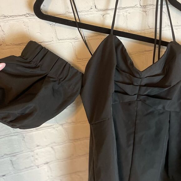 Urban Outfitters Cold Shoulder Halter Romper Size Small - Picture 7 of 12